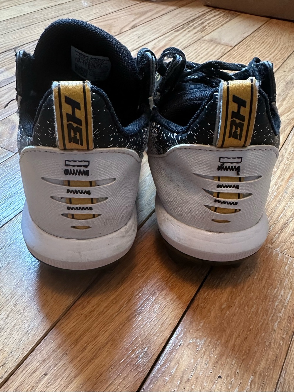 Under Armour Harper 6 Low TPU Jr. Youth Baseball Cleats Size 3.5Y Black Gold - Picture 4 of 7